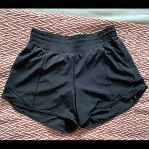Hotty Hot High-Rise Short 4" size 6